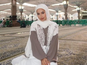 Keinginan Jennifer Coppen Usai Umrah Pertama Kali