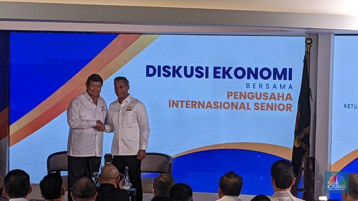 Ketua Umum Kamar Dagang dan Industri  (Kadin) Anindya Bakrie dalam acara Diskusi Ekonomi di Kantor Kadin, Kuningan, Jakarta, Senin (7/10/2024). (CNBC Indonesia/Emir Yanwardhana)