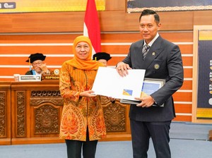 Sosok AHY yang Baru Raih Gelar Doktor Unair di Mata Khofifah