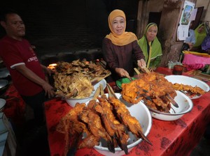 Saat Khofifah Kepincut dengan Ayam Panggang Gandu Magetan