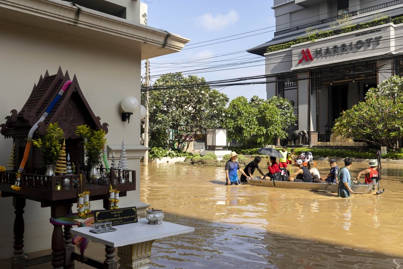 Lebih dari 20 provinsi di Thailand masih terendam banjir imbas musim hujan yang melanda Thailand. (AP Photo/Wason Wanichakorn)