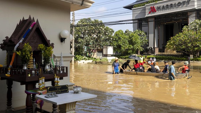 Lebih dari 20 provinsi di Thailand masih terendam banjir imbas musim hujan yang melanda Thailand. (AP Photo/Wason Wanichakorn)