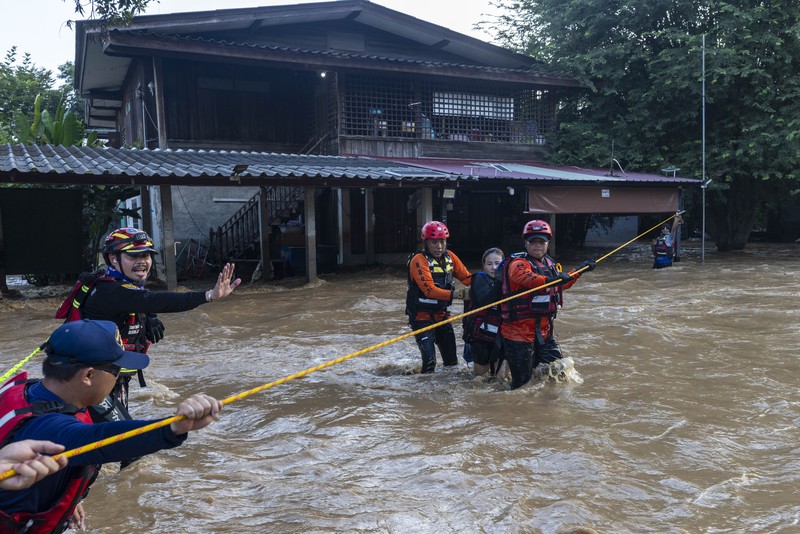 Lebih dari 20 provinsi di Thailand masih terendam banjir imbas musim hujan yang melanda Thailand. (AP Photo/Wason Wanichakorn)