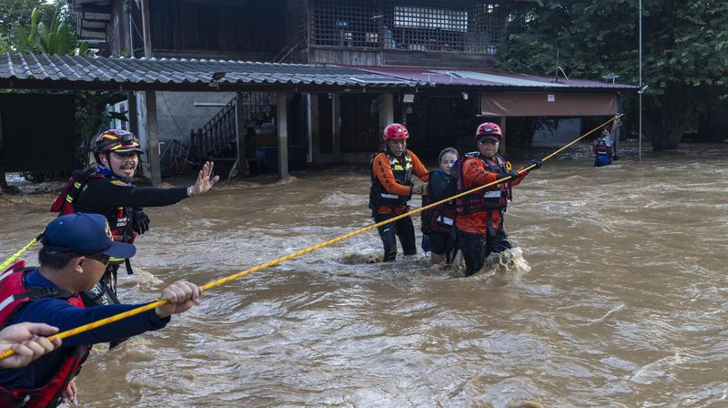 Lebih dari 20 provinsi di Thailand masih terendam banjir imbas musim hujan yang melanda Thailand. (AP Photo/Wason Wanichakorn)