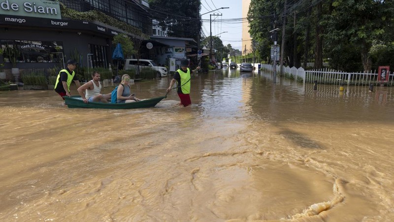 Lebih dari 20 provinsi di Thailand masih terendam banjir imbas musim hujan yang melanda Thailand. (AP Photo/Wason Wanichakorn)