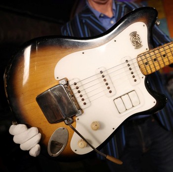 Gitar Legenda The Beatles George Harrison Dilelang, Bisa Laku Rp12 M