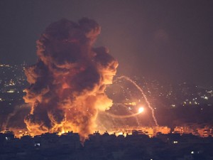 Serangan Israel Hantam Gaza-Beirut, Satu Tahun Usai Serangan 7 Oktober