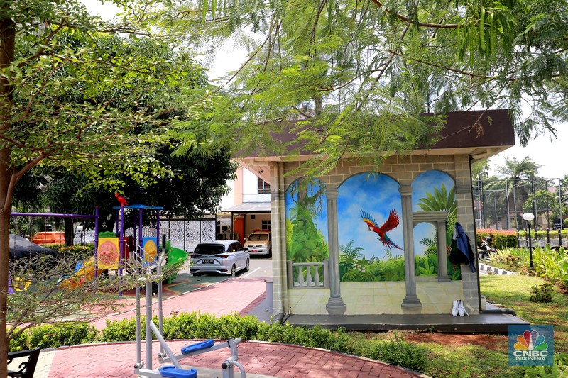 Suasana komplek perumahan rumah jabatan anggota DPR di kawasan Kalibata, Senin (7/10/2024). Anggota DPR RI periode 2024-2029 tidak akan mendapat rumah dinas (rumdin). Sebagai gantinya, anggota DPR RI akan menerima tunjangan yang diperkirakan setara dengan rumah 3 kamar di sekitar Gedung DPR RI. (CNBC Indonesia/Muhammad Sabki) Suasana komplek perumahan rumah jabatan anggota DPR di kawasan Kalibata, Senin (7/10/2024). Anggota DPR RI periode 2024-2029 tidak akan mendapat rumah dinas (rumdin). Sebagai gantinya, anggota DPR RI akan menerima tunjangan yang diperkirakan setara dengan rumah 3 kamar di sekitar Gedung DPR RI. (CNBC Indonesia/Muhammad Sabki)