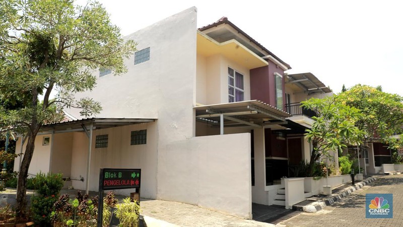Suasana komplek perumahan rumah jabatan anggota DPR di kawasan Kalibata, Senin (7/10/2024). Anggota DPR RI periode 2024-2029 tidak akan mendapat rumah dinas (rumdin). Sebagai gantinya, anggota DPR RI akan menerima tunjangan yang diperkirakan setara dengan rumah 3 kamar di sekitar Gedung DPR RI. (CNBC Indonesia/Muhammad Sabki)