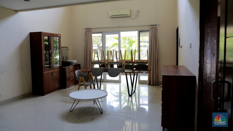 Suasana komplek perumahan rumah jabatan anggota DPR di kawasan Kalibata, Senin (7/10/2024). Anggota DPR RI periode 2024-2029 tidak akan mendapat rumah dinas (rumdin). Sebagai gantinya, anggota DPR RI akan menerima tunjangan yang diperkirakan setara dengan rumah 3 kamar di sekitar Gedung DPR RI. (CNBC Indonesia/Muhammad Sabki)