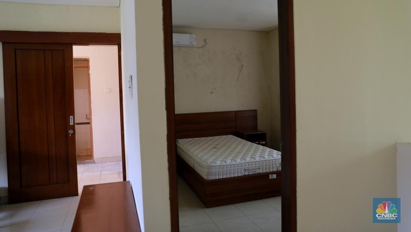 Suasana komplek perumahan rumah jabatan anggota DPR di kawasan Kalibata, Senin (7/10/2024). Anggota DPR RI periode 2024-2029 tidak akan mendapat rumah dinas (rumdin). Sebagai gantinya, anggota DPR RI akan menerima tunjangan yang diperkirakan setara dengan rumah 3 kamar di sekitar Gedung DPR RI. (CNBC Indonesia/Muhammad Sabki)