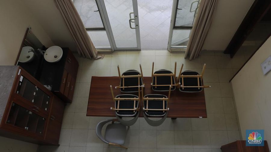 Suasana komplek perumahan rumah jabatan anggota DPR di kawasan Kalibata, Senin (7/10/2024). Anggota DPR RI periode 2024-2029 tidak akan mendapat rumah dinas (rumdin). Sebagai gantinya, anggota DPR RI akan menerima tunjangan yang diperkirakan setara dengan rumah 3 kamar di sekitar Gedung DPR RI. (CNBC Indonesia/Muhammad Sabki)
