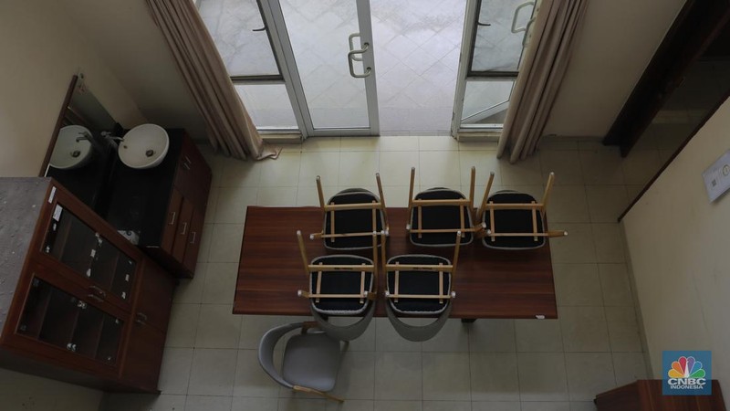 Suasana komplek perumahan rumah jabatan anggota DPR di kawasan Kalibata, Senin (7/10/2024). Anggota DPR RI periode 2024-2029 tidak akan mendapat rumah dinas (rumdin). Sebagai gantinya, anggota DPR RI akan menerima tunjangan yang diperkirakan setara dengan rumah 3 kamar di sekitar Gedung DPR RI. (CNBC Indonesia/Muhammad Sabki)
