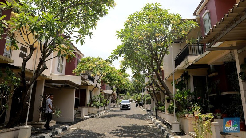 Suasana komplek perumahan rumah jabatan anggota DPR di kawasan Kalibata, Senin (7/10/2024). Anggota DPR RI periode 2024-2029 tidak akan mendapat rumah dinas (rumdin). Sebagai gantinya, anggota DPR RI akan menerima tunjangan yang diperkirakan setara dengan rumah 3 kamar di sekitar Gedung DPR RI. (CNBC Indonesia/Muhammad Sabki)