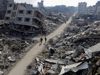 Foto Sepekan: 1 Tahun Perang Gaza hingga Pasar Sepi bak Kuburan di RI