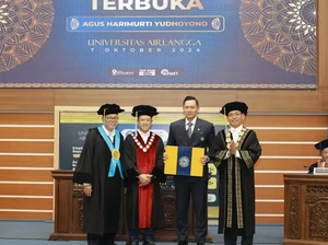 AHY Raih Gelar Doktor dengan Predikat Cum Laude dari Unair, Ini Topik Disertasinya