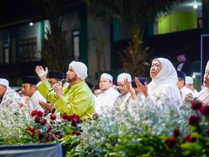 Selawatan Bareng di Madiun, Habib Syekh: Khofifah Gubernur yang Ngayomi
