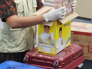 KPK Pamerkan Kardus-Koper Berisi Rp 13 M Terkait Kasus Suap Gubernur Kalsel