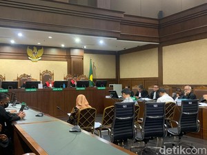 Anak Buah Reyna Usman Menangis Baca Pleidoi: Loyalitas Berujung Petaka