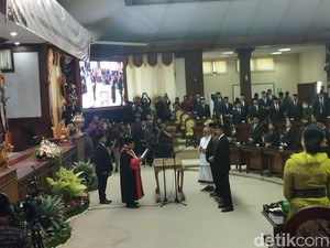 Dewa Jack Resmi Jabat Ketua DPRD Bali 2024-2029
