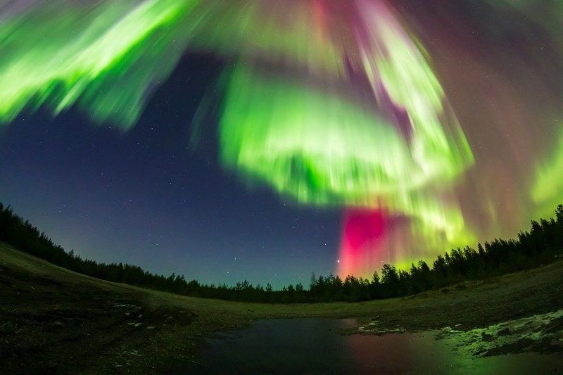 Pemandangan cahaya utara atau aurora di atas langit Sodankyla, Lapland, Finlandia, 7 Oktober 2024. (via REUTERS/All About Lapland/Alexander Kuzn) Pemandangan cahaya utara atau aurora di atas langit Sodankyla, Lapland, Finlandia, 7 Oktober 2024. (via REUTERS/All About Lapland/Alexander Kuzn)