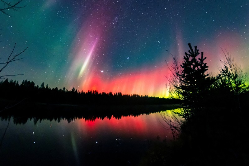 Pemandangan cahaya utara atau aurora di atas langit Sodankyla, Lapland, Finlandia, 7 Oktober 2024. (via REUTERS/All About Lapland/Alexander Kuzn) Pemandangan cahaya utara atau aurora di atas langit Sodankyla, Lapland, Finlandia, 7 Oktober 2024. (via REUTERS/All About Lapland/Alexander Kuzn)