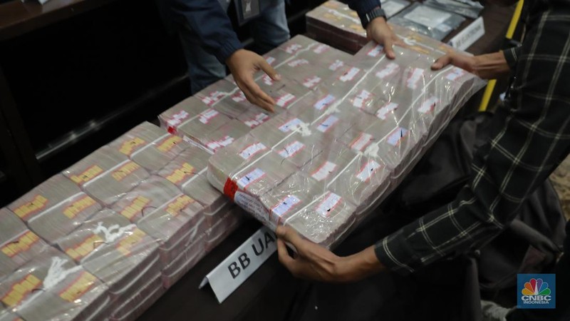 Pengungkapan kasus pengoperasian judi online SLOT8278 dalam jumpa pers di Gedung Bareskrim Polri, Jakarta Selatan, Selasa (8/10/2024). (CNBC Indonesia/Muhammad Sabki)
