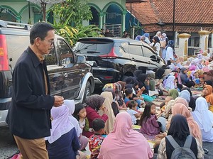 Cara Anti Mainstream Warga Desa Maniis Rayakan Jalan Mulus