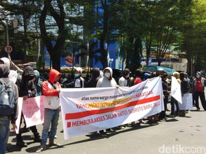 Warga Terdampak Penutupan Jalan Gatot Subroto Baru Makassar Demo Balai Kota