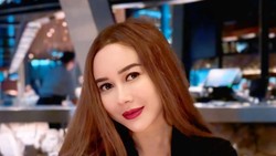 Video: Jadi Single Parent, Aura Kasih Pilih-pilih Job Demi Bisa Rawat Anak