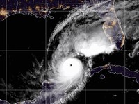 Badai Terkuat dalam 100 Tahun Tertangkap Satelit, Mengerikan!