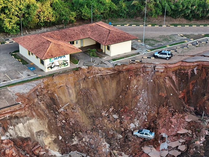A drone view of a destroyed port after the worst-ever recorded drought provoked a landslide on the banks of the Solimoes River in Manacapuru, Amazonas State, Brazil, October 8, 2024. REUTERS/Bruno Kelly