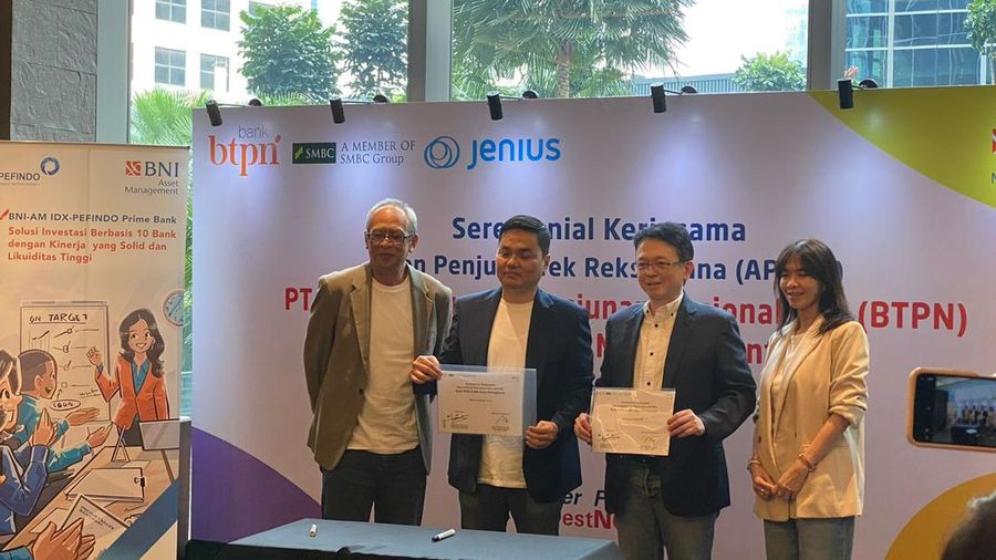 Direktur Investasi BNI AM Putut Endro Andanawarih, Plt Dirut BNI AM Ade Yusriansyah, Wadirut BTPN  Darmadi Sutanto, dan Head of Wealth Management Business and Network BNI AM Helena. (CNBC Indonesia/Muhammad Sabki)