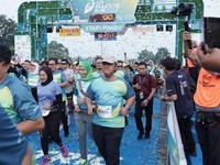PLN Serahkan 5 Motor Listrik untuk Pengemudi Ojol Prasejahtera