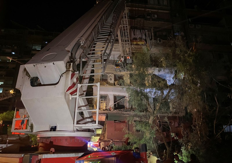 ISRAEL-PALESTINIANS/SYRIA Rescuers work at the site of an Israeli airstrike that targeted a residential building in the Mezzah suburb west of the Syrian capital Damascus, Syria's state news agency reported, Syria October 8, 2024. REUTERS/Firas Makdesi REFILE - QUALITY REPEAT
