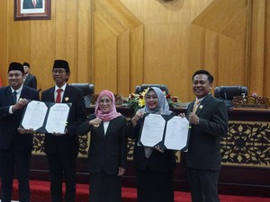Sidang Paripurna DPRD Surabaya Tetapkan Adi Sutarwijono Jadi Ketua Lagi