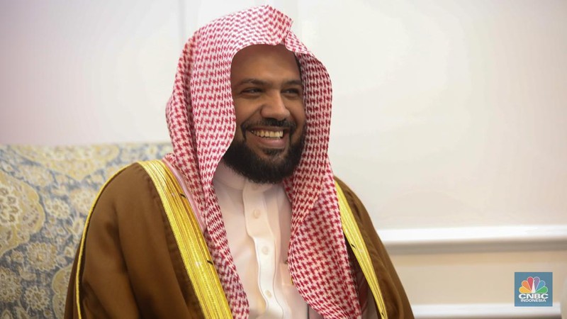 Ketua Umum PBNU Yahya Cholil Staquf atau Gus Yahya bertemu dengan Imam Besar Masjid Nabawi Sheikh Ahmed Bin Ali Al-Hudhaifi saat kunjungan di kantor pusat PBNU, Jakarta, Rabu (9/10/2024). (վ/Faisal Rahman)