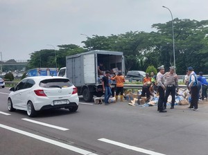 Mobil Boks Pecah Ban Lalu Tabrak SUV di Tol BORR, 3 Orang Luka