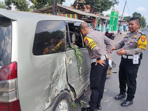 Innova Hilang Kendali Tabrak Motor hingga 2 Tewas Diduga Sopir Ngantuk