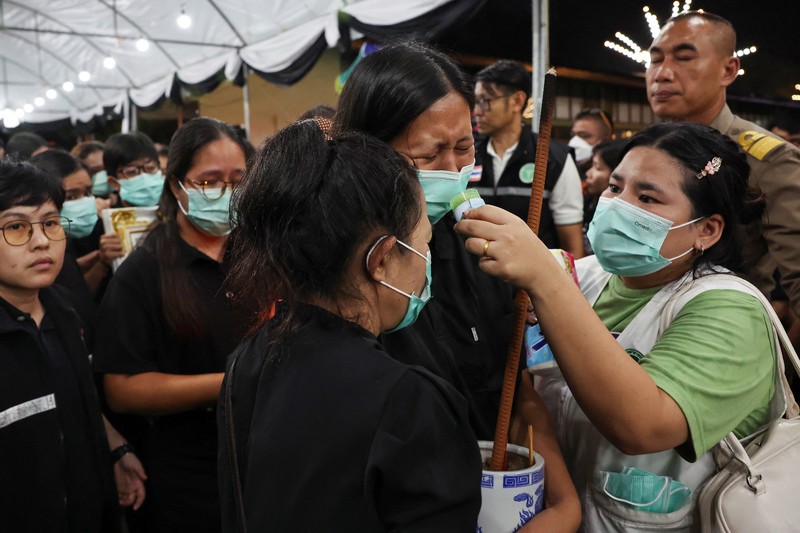 Ambulans yang membawa jenazah korban meninggalkan lembaga forensik rumah sakit Kepolisian setelah bus sekolah yang membawa lebih dari 40 siswa dan guru dalam perjalanan wisata terbakar, di Bangkok, Thailand, 2 Oktober 2024. (REUTERS/Athit Perawongmetha) Ambulans yang membawa jenazah korban meninggalkan lembaga forensik rumah sakit Kepolisian setelah bus sekolah yang membawa lebih dari 40 siswa dan guru dalam perjalanan wisata terbakar, di Bangkok, Thailand, 2 Oktober 2024. (REUTERS/Athit Perawongmetha)