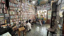 Romantika Perpustakaan Batu Api, Ruang Diskusi di Tengah Jatinangor