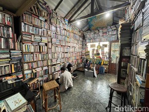 Perpustakaan Batu Api Mengoleksi Buku, Menyimpan Keresahan