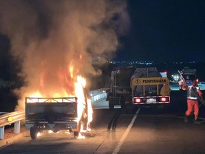 Diduga Korsleting, Pikap Terbakar di Tol Gempol-Pasuruan