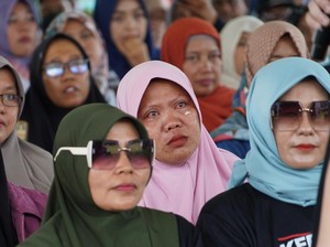 Sambil Nangis, Ibu Ini Cerita Anaknya Bisa Sekolah Gratis Berkat Mas Dhito