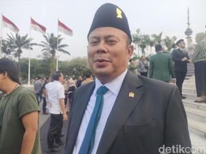 Waka DPR Soroti Masalah Kesejahteraan Guru, Dorong Peningkatan Anggaran