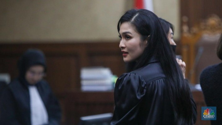 Aktris Sandra Dewi di Pengadilan Negeri Jakarta Pusat, Kamis (10/10/2024). (CNBC Indonesia/Faisal Rahman)
