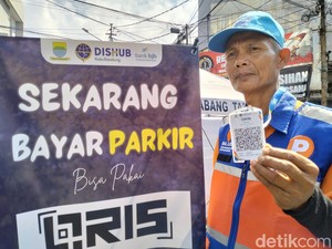 Pengendara di Jalan Cikapundung Masih Enggan Bayar Parkir dengan QRIS