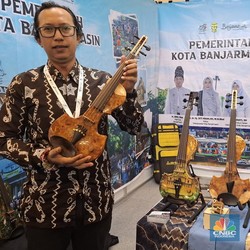 Pemuda Kalimantan Tembus Pasar Ekspor dengan Biola Made in Banjarmasin