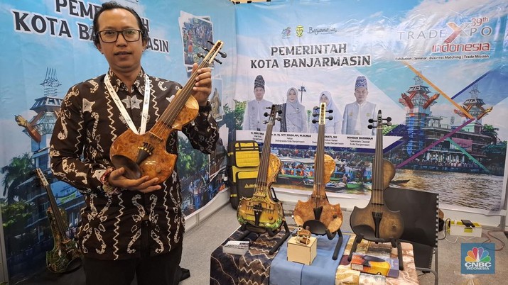 Biola made in Banjarmasin. (CNBC Indonesia/Suhendra)