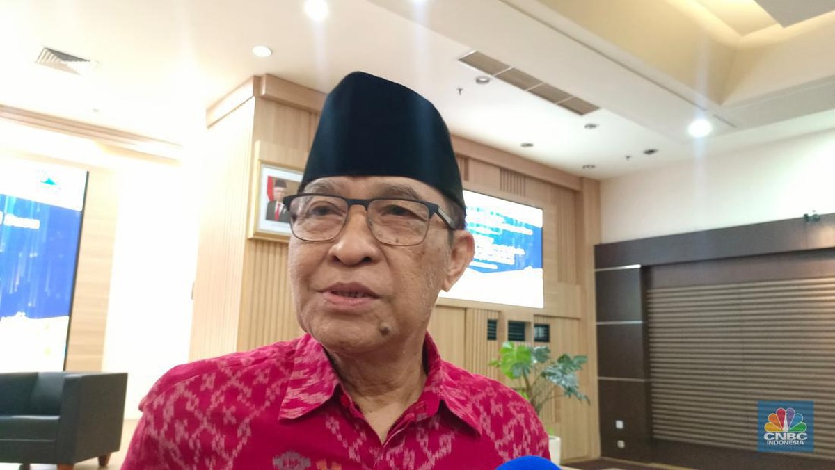 ketua-dewan-persusuan-nasional-dpn-teguh-boediyana-saat-ditemui-di-auditorium-kemenkop-ukm-jakarta-kamis-10102024-cnbc-indones_169 RI Mau Impor 1 Juta Ekor Sapi Perah, 3 Ini Masalah Ini Syarat Utama